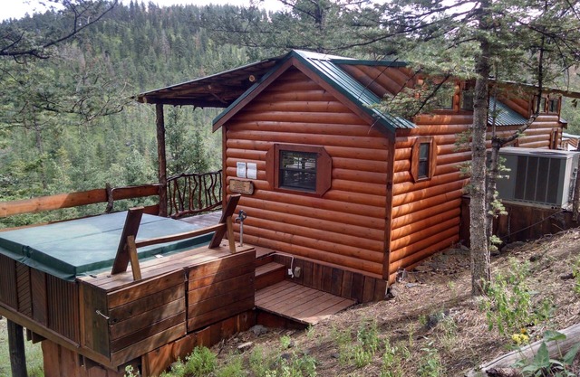 Ian Cabin bei Bottle House Cabins