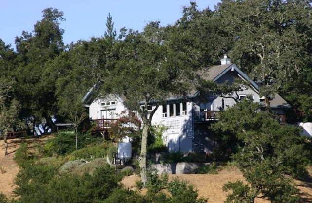 Icaria Creek- Relax Amongst the Vineyards in Alexander Valley