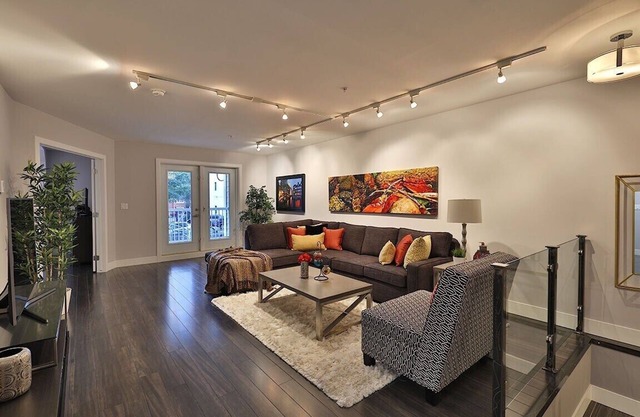 Ice District | 2 Kings | Private Parking | Patio
