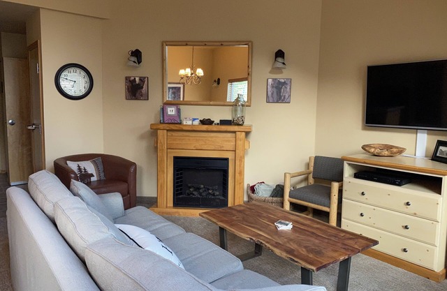 Icicle Village Resort, Luxus Queen Suite Condo. Nur 1/2 Meile von der Innenstadt