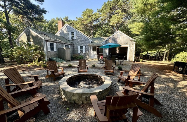 Icing on the Cape - Private Association Beach 0/6 miles from your vacation home!