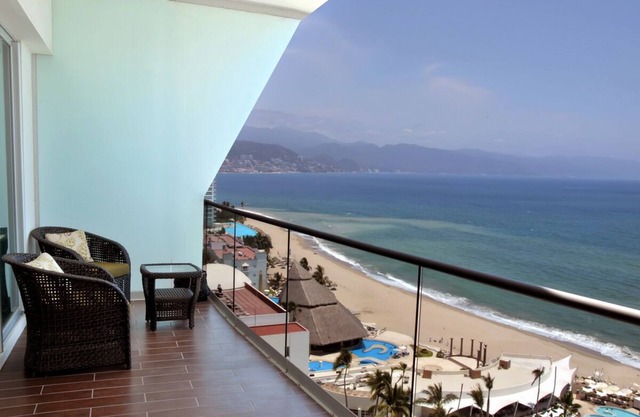 Icon Vallarta Condominios Leo: Luxus 2 Schlafzimmer Mit Eckbalkon Am Strand
