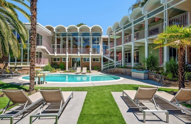 Iconia: Historic Mansion, Heated Pool, 9 Bedrooms
