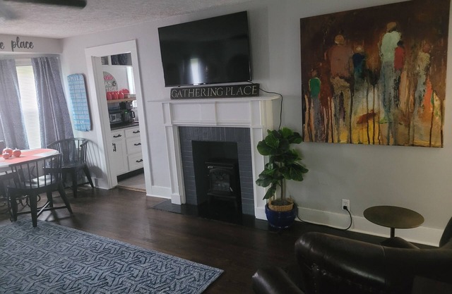 IDA'S COTTAGE... Close to caves and lakes. Beautiful decor... Simply the best!
