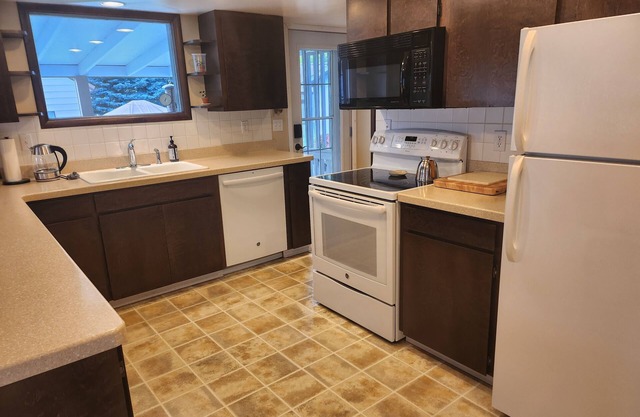 Idahaus- Pet Friendly, Hot Tub, Sauna, Rec Room