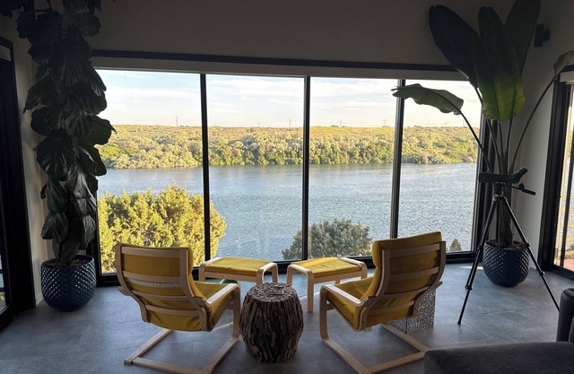 Idaho Riverfront Retreat nOutdoor Enthusiast's and Birdwatcher's Paradise