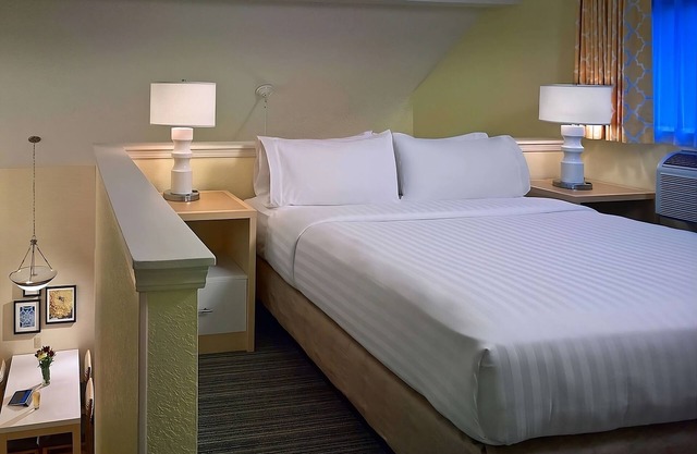 Ideal Base in Chesterfield for St. Louis Exploration with Free Parking