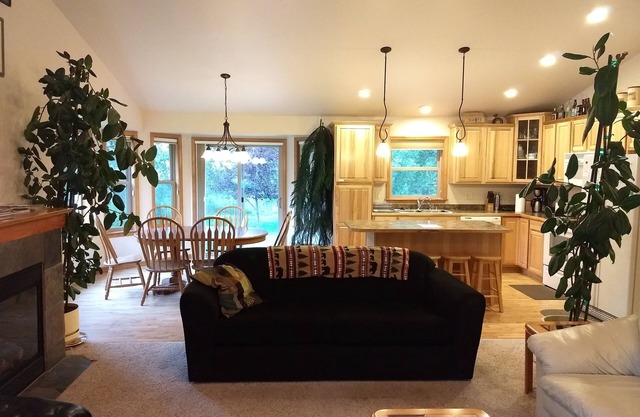 Ideal Bozeman Getaway near Sourdough Canyon Trailhead, 15 minutes to downtown!