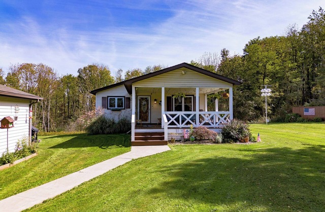 Ideal Fall getaway. Wine tours. Girls Trips. Fishing. Birding. Wonderful home!