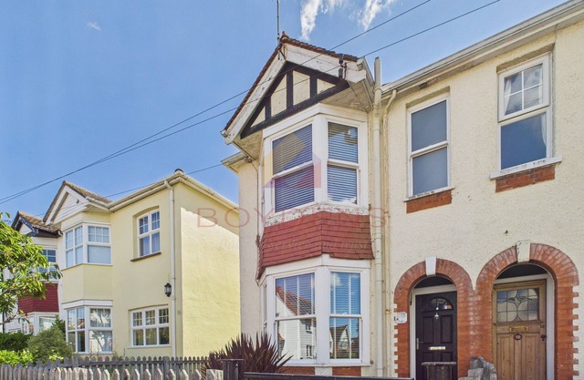Ideal family retreat located within the heart of Frinton on Sea