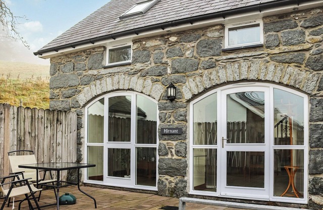 Ideal for couples or solo travellers, surrounded by glorious countryside views.