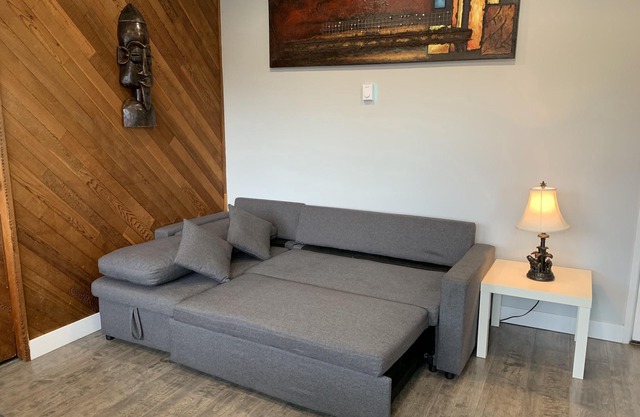 IDEAL FOR GROUP STAYS - 3 bedrooms, 3 bathrooms, 2 kitchens