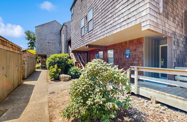 Ideal getaway on the water with private balcony, cozy layout, and free WiFi