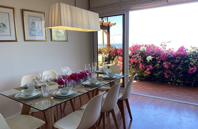 Ideal house for families, with clear sea view