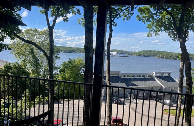 Ideal Lake Vacation Condo - Lake of the Ozarks, Missouri