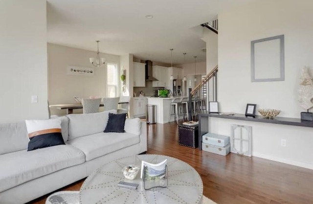 Ideal Large Home 30 mins to the Rocky Mountains and 30 mins to Calgary!!