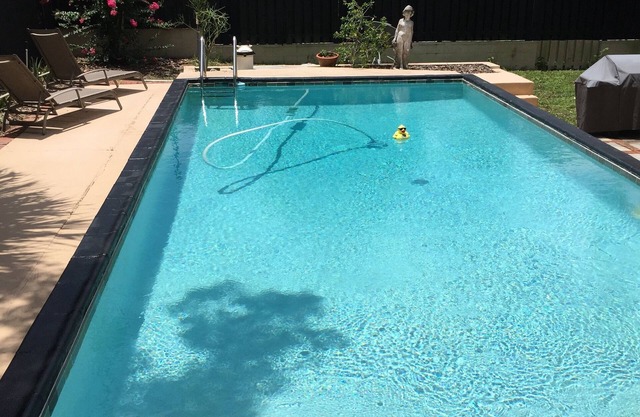 Ideale Lage, Charmantes Haus, geräumig und mit einer vollständigen Runde Pool spielen!