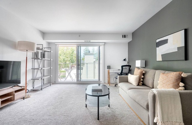 Ideal Menlo Park 1BR w/ Gym & Spa, nr Farmer's Markets, by Blueground