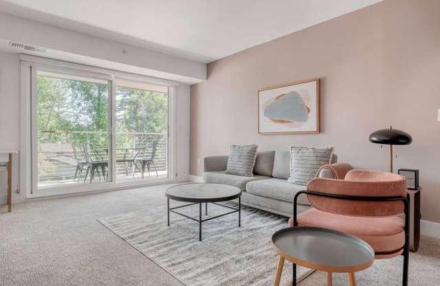 Ideal Menlo Park 1BR w/ Gym & Pool, nr Shops, by Blueground