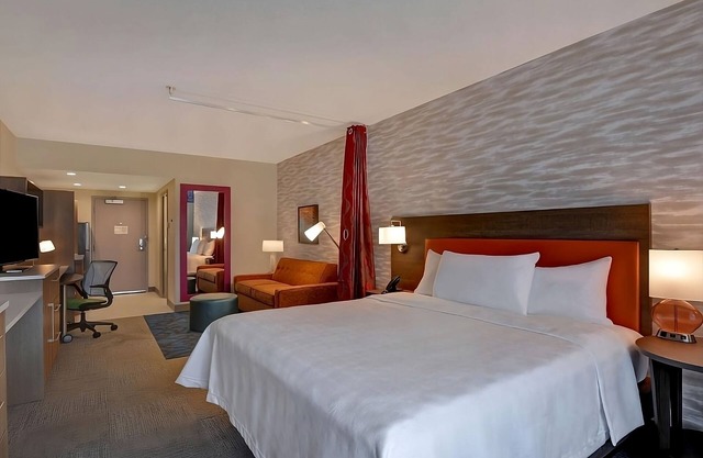 Ideal Mix of Comfort and Value! Swimming Pool, Pets Allowed, Kitchenette!