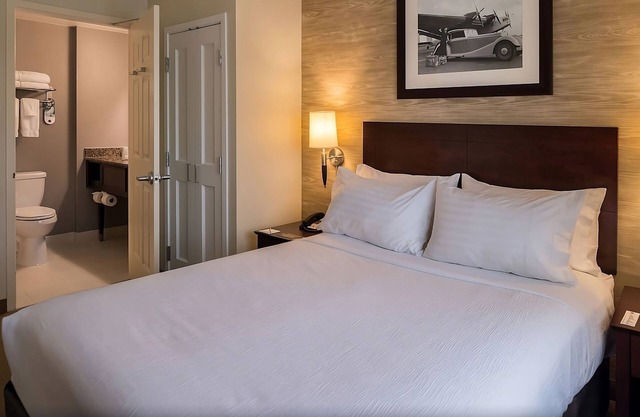 Ideal Mix of Comfort and Value! 3 Relaxing Units, Pets are Welcome!