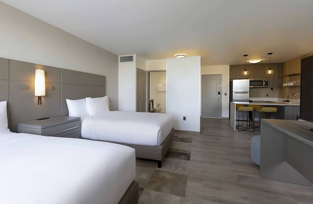 Ideal Mix of Comfort and Value! 2 Convenient Units, Free Breakfast & Parking