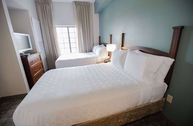 Ideal Mix of Comfort and Value! Pets Are Welcome, Free Breakfast!