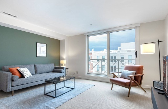 Ideal Penn Quarter 1BR w/ Gym, W/D, Pool, near Metro, by Blueground