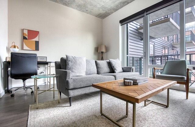Ideal River North 1BR w/ River North 1BR w/ Pool, nr Riverwalk & L, by Blueground