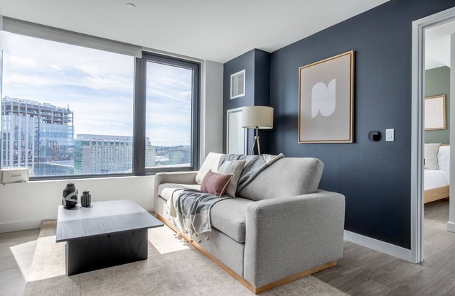 Ideal Seaport Studio w/ Gym, Pool, W/D, Doorman