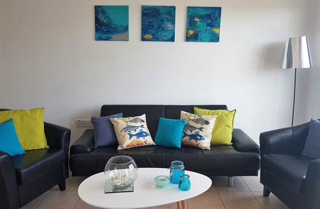 Ideales Stadthaus mit privater Dachterrasse & Pool, direkt am Meer