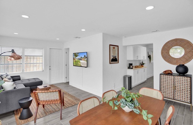 Ideal Weekly Stay w/ Backyard BBQ, 10mins to Beach/Airport, 25mins to Miami