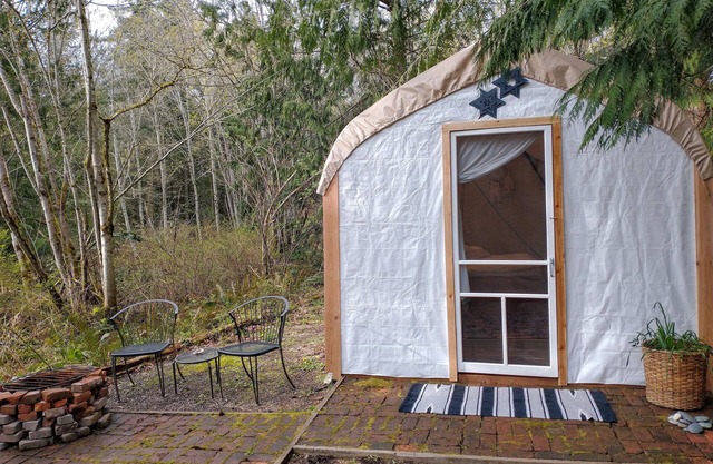 Idealic Island OFF-Grid Glamp + Soak
