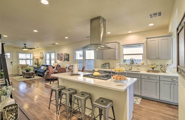 Ideally Located Chico Home - Fire Pit & Grill