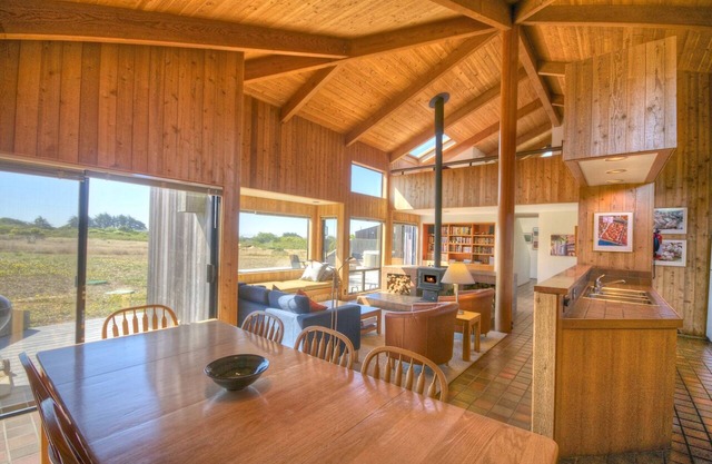 Ideal gelegen auf der unberührten Sea Ranch Wiese