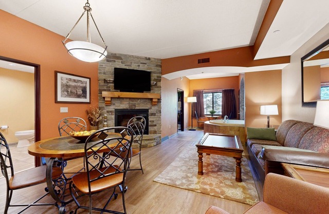 Ideally located condo with fireplace, jetted tub, on-site golf, & central AC
