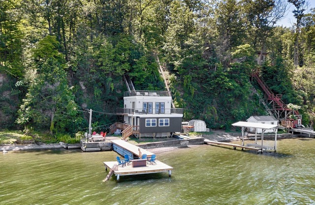 Idle Hour: "Stunning Panoramic Views of Cayuga Lake!"