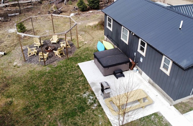 Idle-in-the-Wild Cabin -HOT TUB- Ultimate secluded escape-by Simple Lyfe Stays