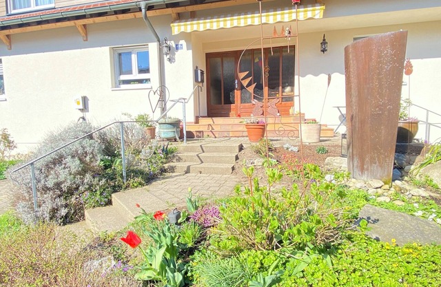 Idyllische FeWo im Grünen mit Terrasse, Parkplatz (Wallbox) und Fahrradraum.