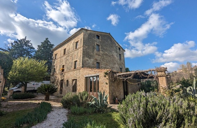 Idyllisches Künstler-Landhaus mit Pool & Yoga-Raum in Alleinlage