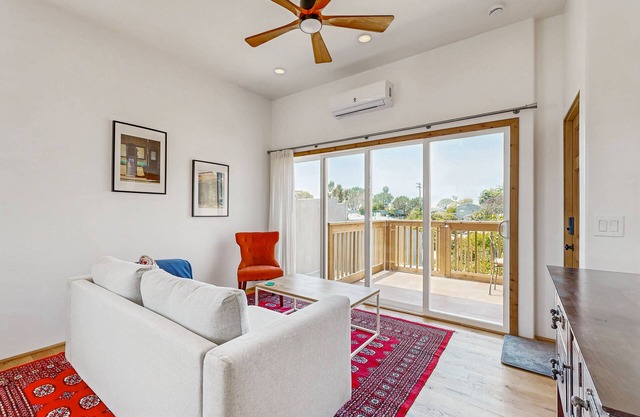 Idyllic Dog Friendly, Del Mar Coastal Retreat - Walk to Beach & Lagoon