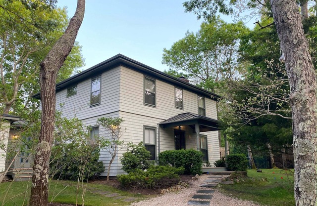 Idyllic East Hampton Home! Steps from Long Island Sound & Stunning Ocean Beaches