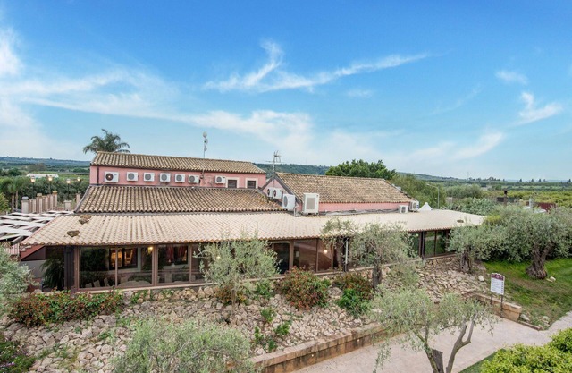 Modernes Ferienhaus in Carlentini mit Pool
