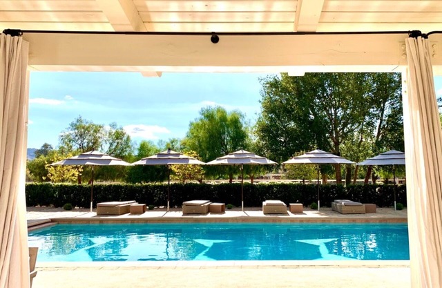 Stunning French Ranch Cottage with Pool. Easy Walk to Town