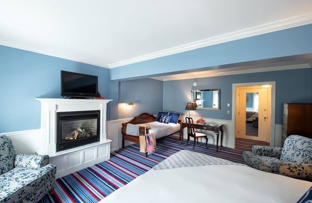 Idyllic Hilltop Retreat in Historic Hotel | Room w/ Fireplace & Free Breakfast