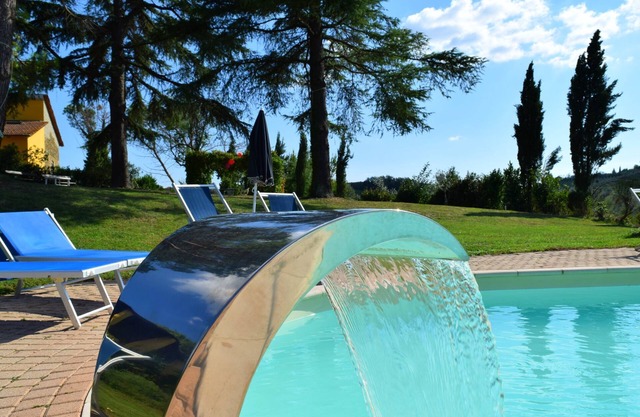 Idyllic holiday home in Vinci with swimming pool