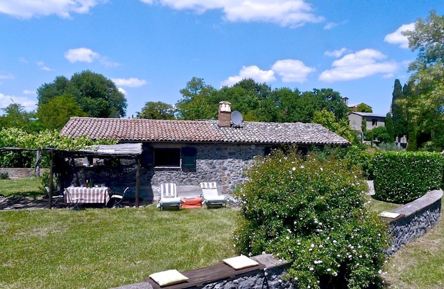 Idyllisches FERIENHAUS / COTTAGE in privatem Park: RUHE + Pool + Sauna + Gym
