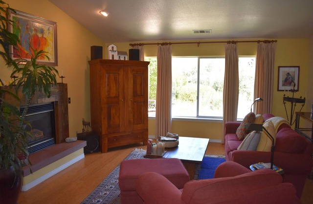 Idyllic home on quiet cul-de-sac in Santa Margarita, 10 min to San Luis Obispo