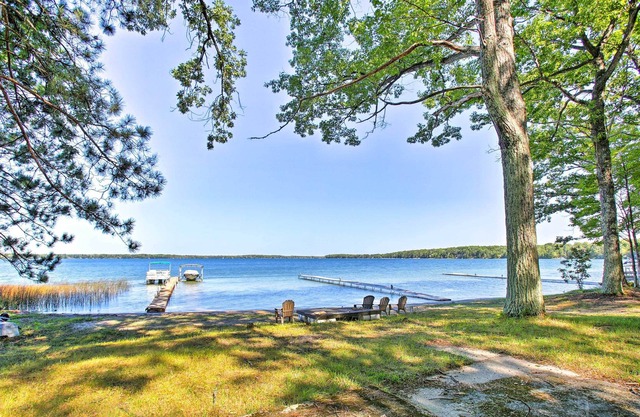 Idyllische Interlochen-Kabine mit Dock am Green Lake