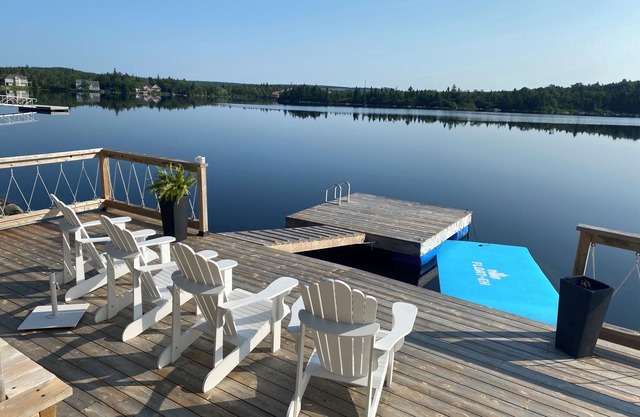 Idyllic Lakefront Retreat 20 mins from Halifax